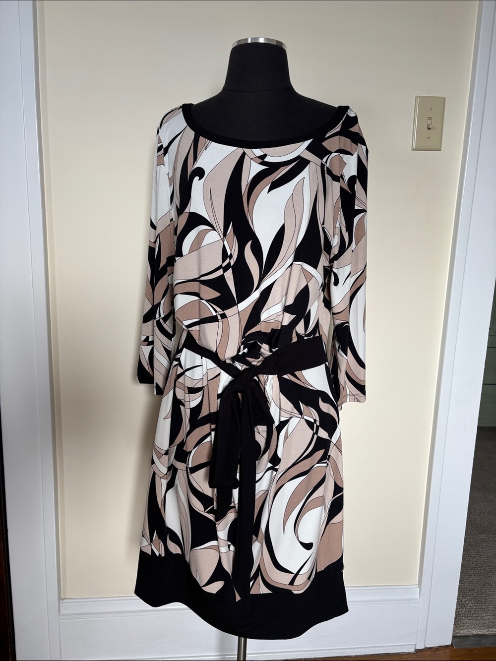 Women’s Black and Beige Printed Tie-Waist Dress